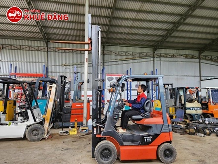 Xe nâng điện ngồi lái 1.5 tấn Toyota Nhật Bản Model 8FB15