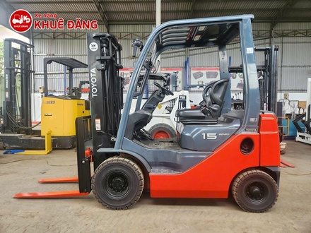 Xe nâng dầu 1.5 tấn Toyota 02-8FD15 nâng cao 3m