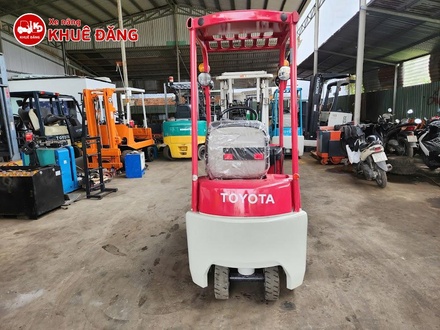 Xe nâng điện mini ngồi lái 700kg Toyota Nhật Bản
