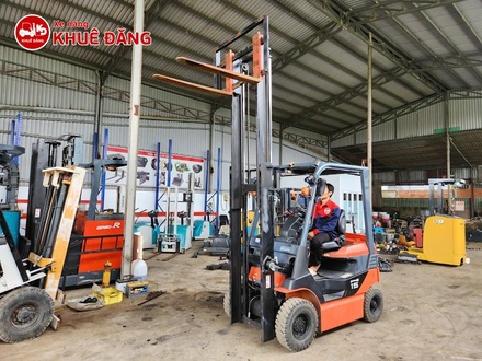 Xe nâng điện ngồi lái 1.5 tấn Toyota Nhật Bản Model 8FB15