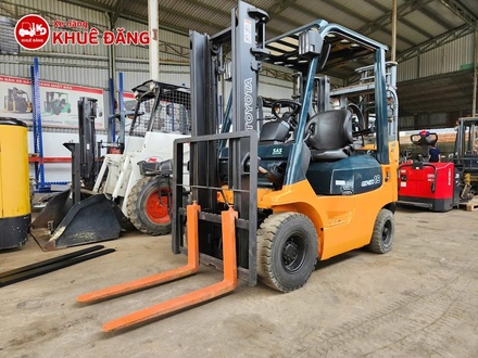 Xe nâng xăng gas 1.5 tấn Toyota 7FG15 chất lượng cao