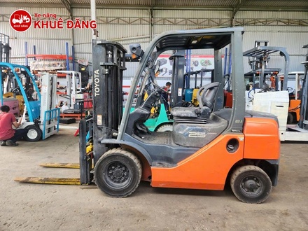 Xe Nâng Dầu 2.5 Tấn Toyota số tự động