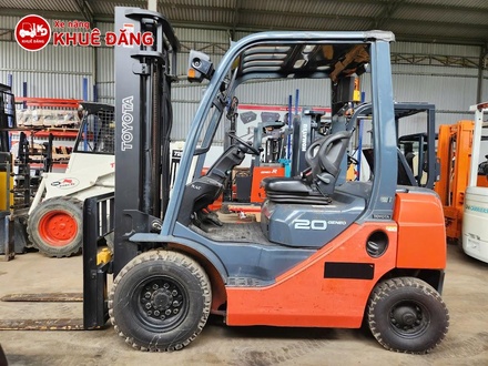 XE NÂNG DẦU 2 TẤN TOYOTA 02-8FD20