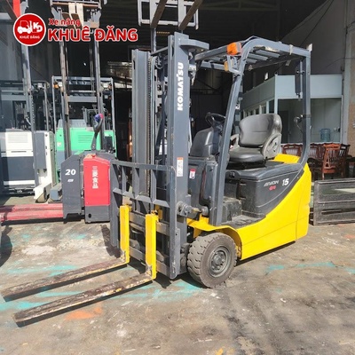 Xe nâng điện ngồi lái 3 bánh 1.5 tấn Komatsu